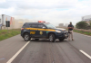 Casal fica ferido após carro capotar na BR-101 em Içara