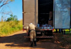 Grupo assalta caminhão que transportava armas de fogo e munições em SC