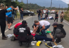 Acidente entre moto e carro deixa mulher gravemente ferida