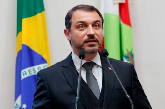 Carlos Moisés tem flertado com o Republicanos