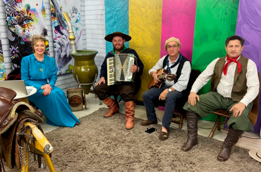 TV Sul Mulher em clima gaudério agita o sextou na TV Sul