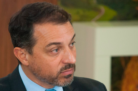Moisés começou a atirar para todos os lados