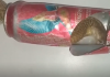 Cobra cervejeira exagera na dose e fica presa na latinha