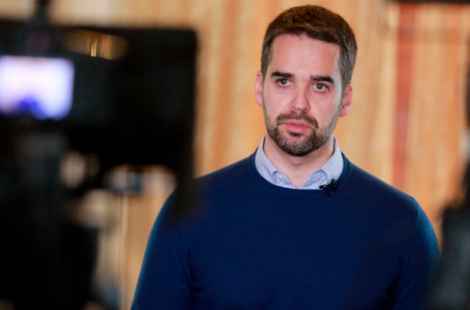 Eduardo leite está entre a cruz e a espada