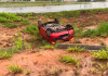 Motorista fica ferida após capotar carro na Via Rápida