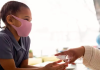 Máscaras voltam a ser recomendadas como proteção após aumento de doenças respiratórias em SC