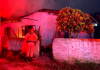 Bombeiros controlam incêndio a residência na Coloninha