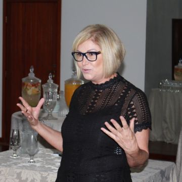 Moda, comportamento e psicologia no segundo encontro das debutantes