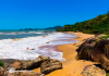Homem é preso por mostrar genital para mulheres que tomavam banho de sol em praia de SC