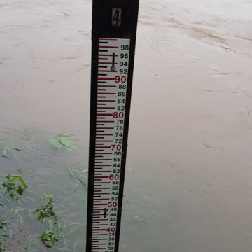 Assista aos vídeos: Região em alerta por conta da chuva
