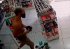 Homem furta farmácia e supermercado com filha de 3 anos em SC