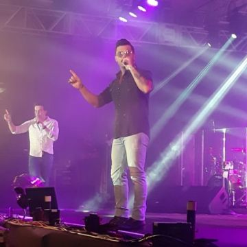 Marcos & Belutti abre noite de shows na Agromel