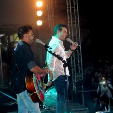 Marcos & Belutti abre noite de shows na Agromel