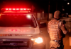 Polícia Militar prende dois homens que arrombaram joalheria e ótica no calçadão durante a madrugada