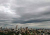 Novo ciclone extratropical deixa tempo ‘bagunçado’ e SC em alerta com chuvas e máximas de 37°C