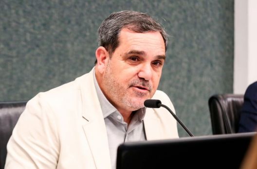 Almides fala em nome da Amesc na Assembleia  