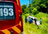 Motorista perde controle de veículo e colide com poste em Ermo