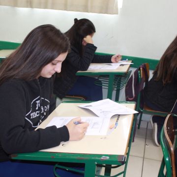 Mais de 700 alunos participam da primeira fase do Prêmio ACIVA de Matemática