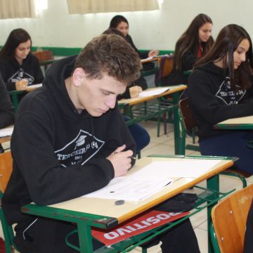Mais de 700 alunos participam da primeira fase do Prêmio ACIVA de Matemática