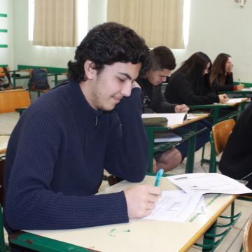 Mais de 700 alunos participam da primeira fase do Prêmio ACIVA de Matemática