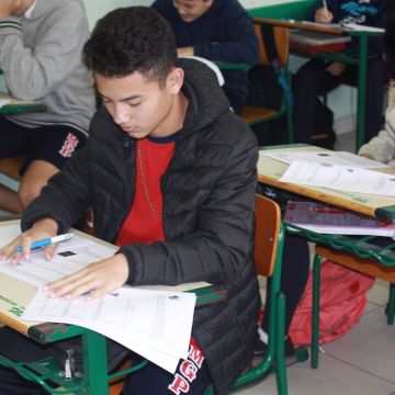 Mais de 700 alunos participam da primeira fase do Prêmio ACIVA de Matemática