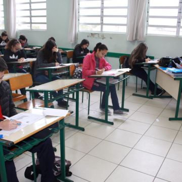 Mais de 700 alunos participam da primeira fase do Prêmio ACIVA de Matemática