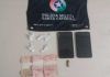 Com tornozeleira eletrônica e suspeita de tráfico de drogas mulher é presa pela PM em Sombrio