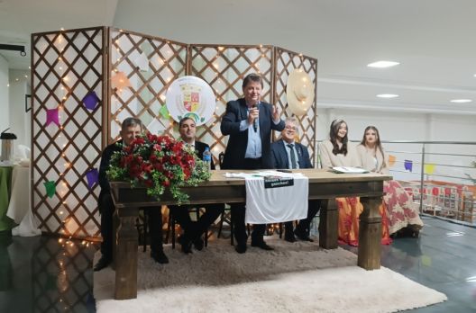Moacir Teixeira assume presidência da Amesc