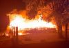 Balneário Gaivota: casa de madeira é consumida por incêndio