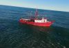 Helicóptero do Saer PCSC resgata pescador ferido em embarcação na costa do município de Torres RS