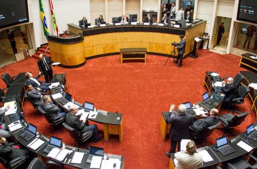 SC terá mais quatro deputados federais, Parlamentar catarinense defende projeto na comiss...