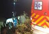 Carro cai em vala após acidente em Meleiro