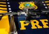 PRF apreende submetralhadora artesanal com adolescente na BR-101 em Tubarão