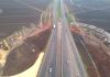CCR ViaCosteira iça vigas de novo viaduto em Maracajá (SC)