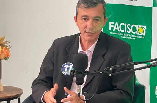 A DEFESA DE PERI: CANDIDATO DO PROGRESSISTAS A PREFEITO DE SOMBRIO FALA DE ARMAÇÃO POLÍ...