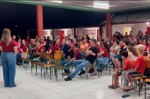 (VIDEO) Escola Estadual Mota Pires: Reunião discutiu possível municipalização nesta se...