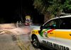 Trânsito é bloqueado na Serra do Rio do Rastro após caminhão perder freio e ficar pendurado na via
