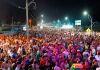 Réveillon em Balneário Gaivota atrai uma multidão na Beira Mar