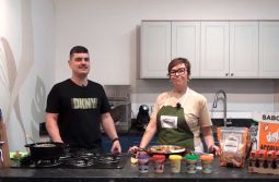 Dom Ulysis da Sabor Açoriano prepara Fideuá de frutos do mar