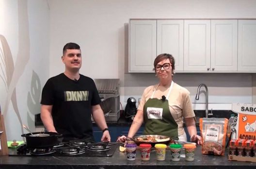 Dom Ulysis da Sabor Açoriano prepara Fideuá de frutos do mar