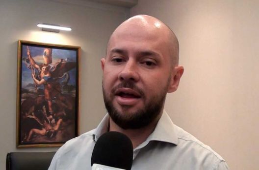 (VIDEO) Caso do adolescente em escola estadual de Araranguá: Advogado do estudante ressal...