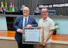 Servidor público doador de medula óssea recebe homenagem da Câmara Municipal