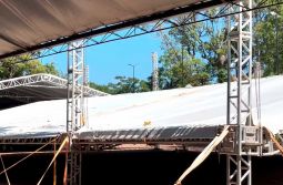 (VIDEO) Araranguá 145 anos: estrutura de shows está sendo montada na praça Hercílio Lu...