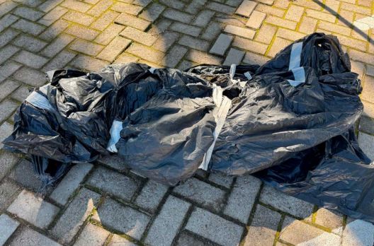 Brincadeira de mau gosto assusta comerciantes na Praça Hercílio Luz, em Araranguá