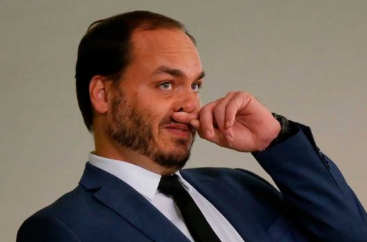 Carlos Bolsonaro é uma pedra no sapato de Jorginho 