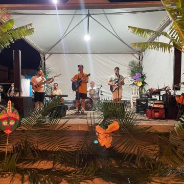 Pé na areia e boa música no 3º Luau de Verão