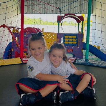 Alunos e professores da rede municipal passam a receber novos uniformes