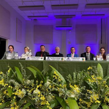 Câmara de Vereadores de Araranguá realiza a 24ª edição do Troféu Alzira Rabelo Elias e presta homenagem às mulheres