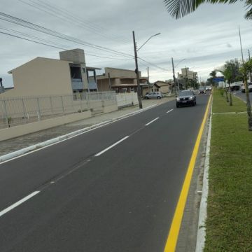 Balneário Arroio do Silva faz revitalização da sinalização em vias asfaltadas