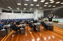 Vereadores de Araranguá debatem projetos e demandas da comunidade na 10ª sessão ordiná...